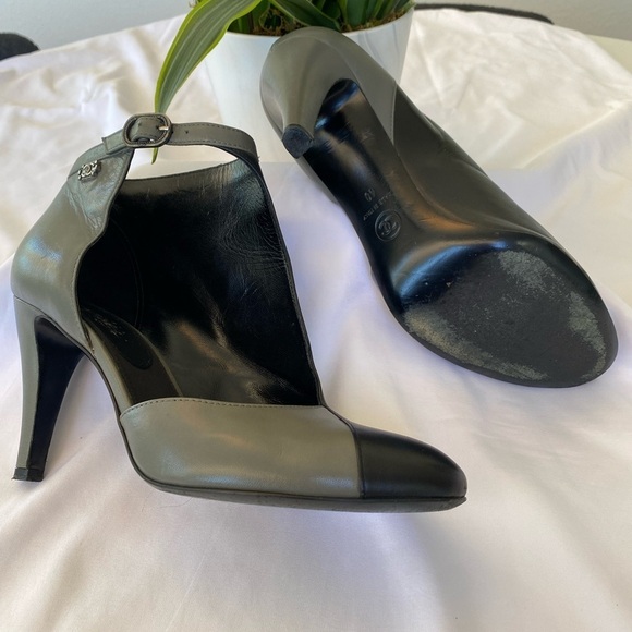 CHANEL Authentic Chanel Two-Tone Leather Heels with Ankle Strap – Size 40 - Picture 13 of 15